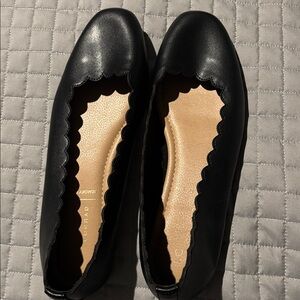 LC Lauren Conrad Black Scalloped Flats